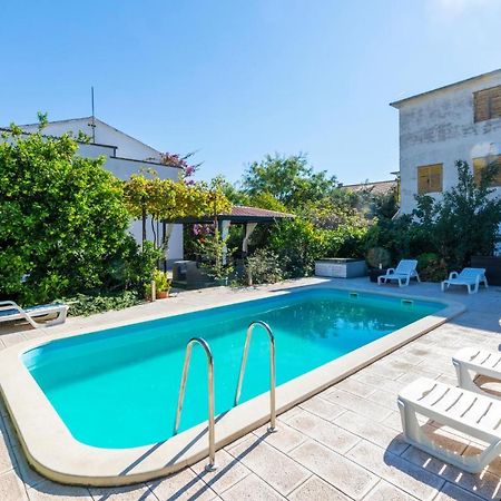 Stunning Apartment In Kastel Stari With Wifi Kastela Ngoại thất bức ảnh