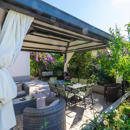Stunning Apartment In Kastel Stari With Wifi Kastela Ngoại thất bức ảnh