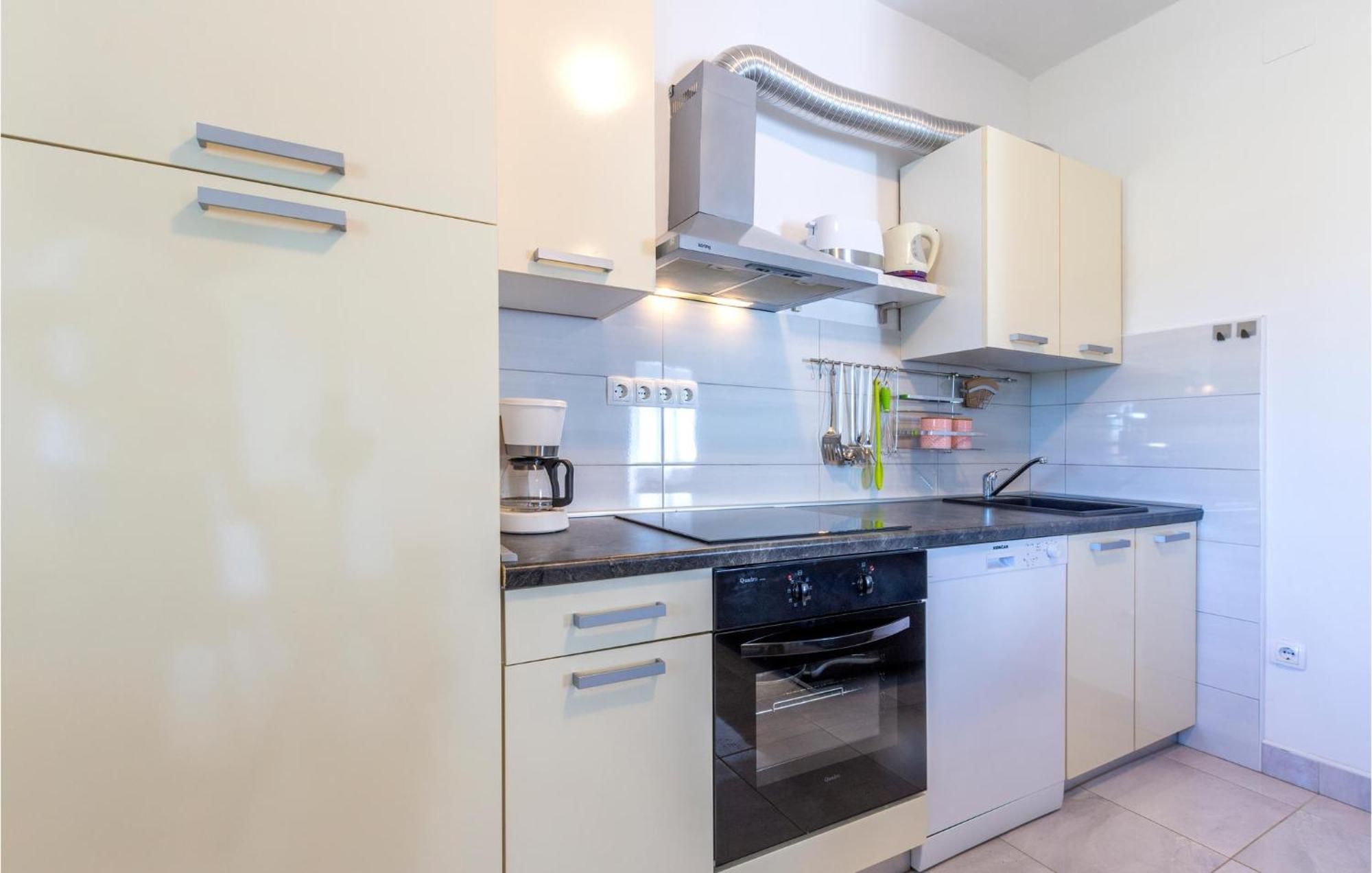 Stunning Apartment In Kastel Stari With Wifi Kastela Ngoại thất bức ảnh