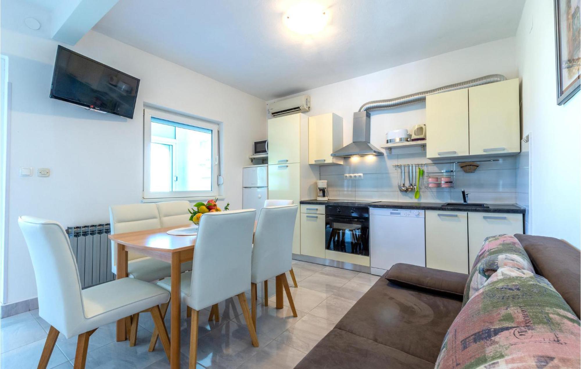 Stunning Apartment In Kastel Stari With Wifi Kastela Ngoại thất bức ảnh