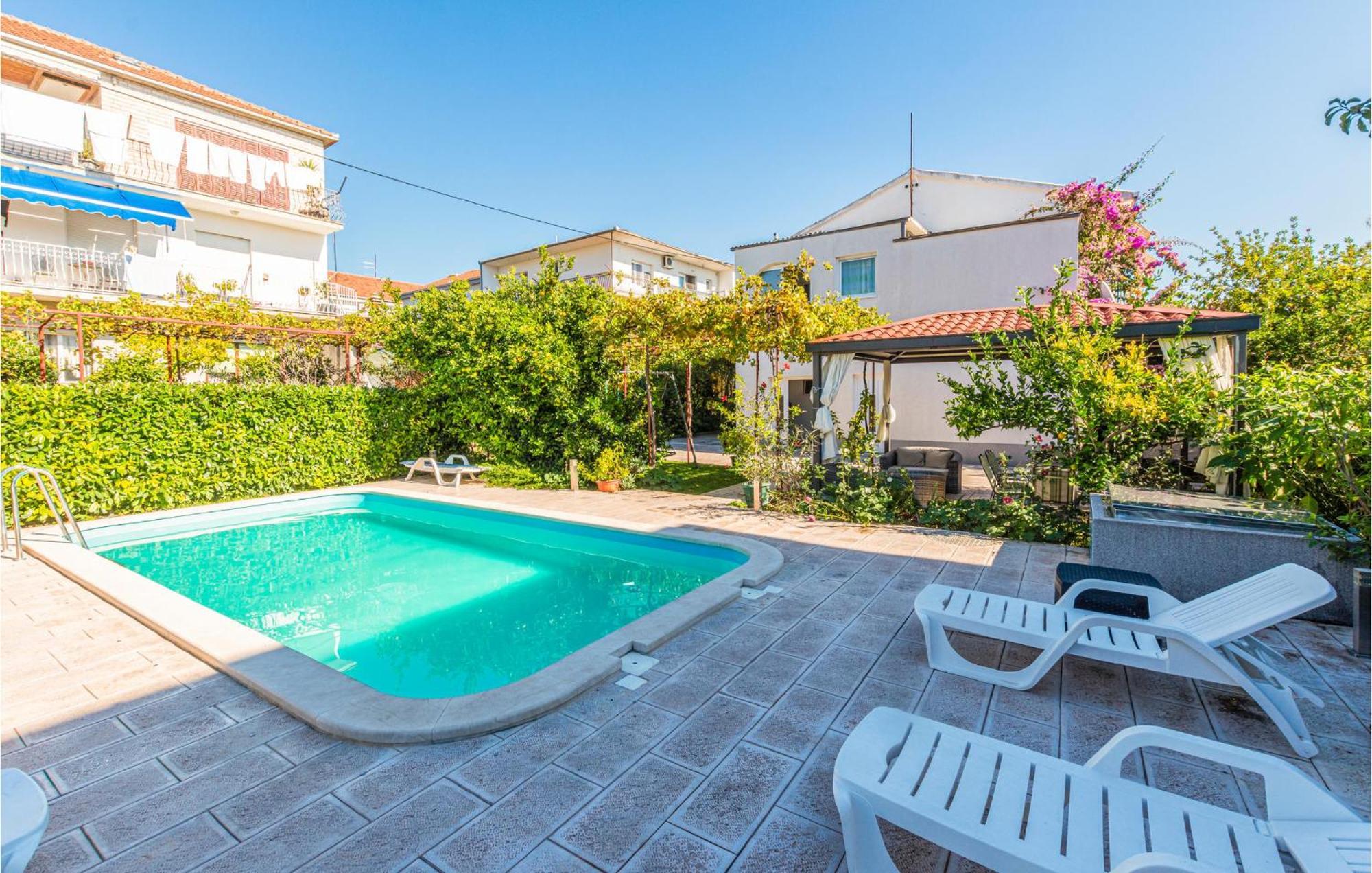 Stunning Apartment In Kastel Stari With Wifi Kastela Ngoại thất bức ảnh