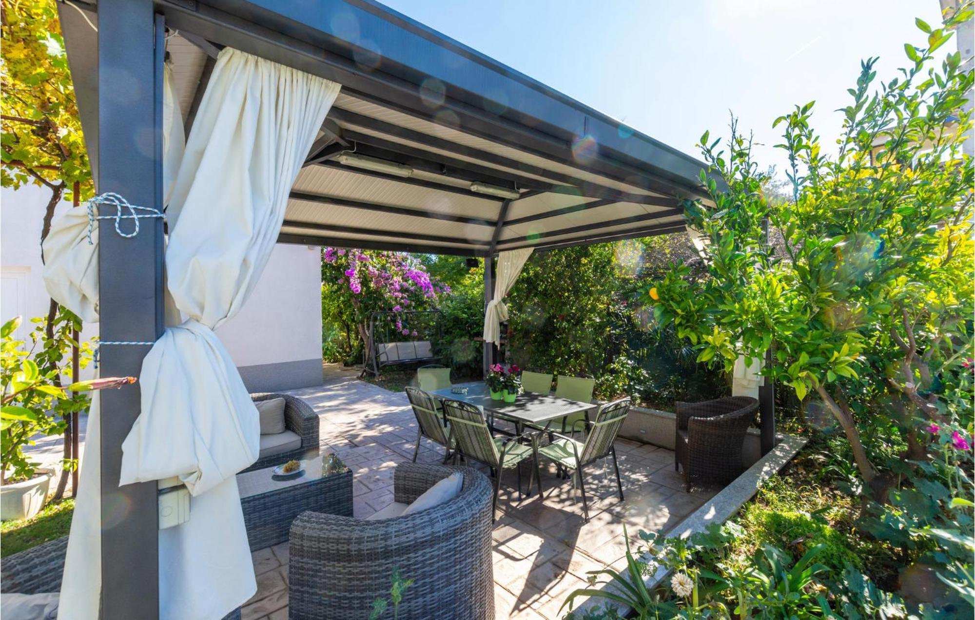 Stunning Apartment In Kastel Stari With Wifi Kastela Ngoại thất bức ảnh