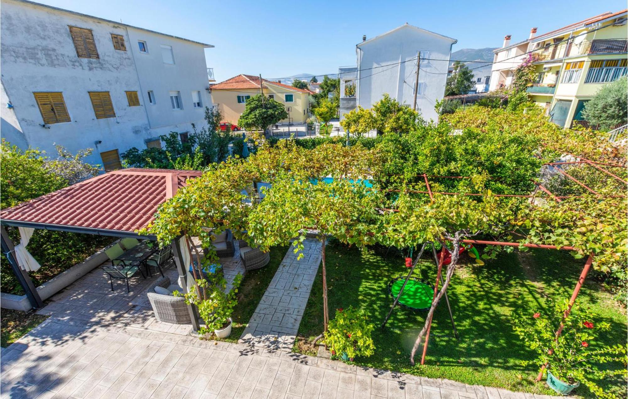 Stunning Apartment In Kastel Stari With Wifi Kastela Ngoại thất bức ảnh